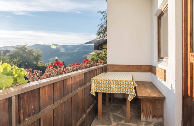 Ferienwohnung "Peterbühl" in landschaftlich reizvoller Lage mit Bergblick, Balkon & Garten