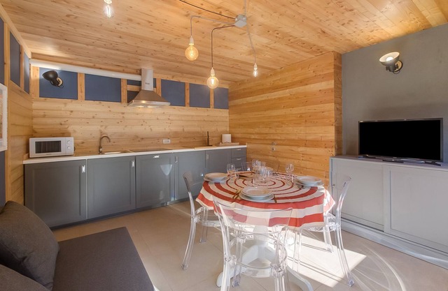 Ferienwohnung Petit Bleu mit Bergblick, Gemeinschaftsgarten und WLAN