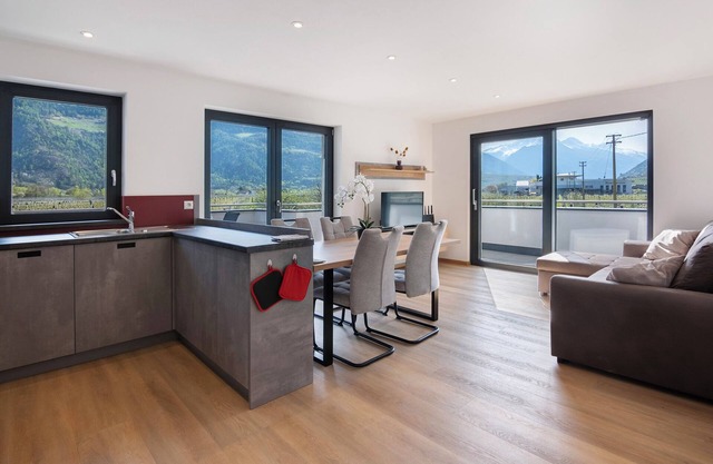 Ferienwohnung 'Pia' mit Bergblick, Wi-Fi und Klimaanlage