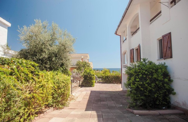 Ferienwohnung "Piano Terra" nahe dem Strand mit A/C, Veranda & Garten