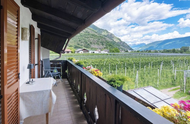 Ferienwohnung 'Pink Lady' mit Bergblick, Gemeinschaftsterrasse und Wi-Fi
