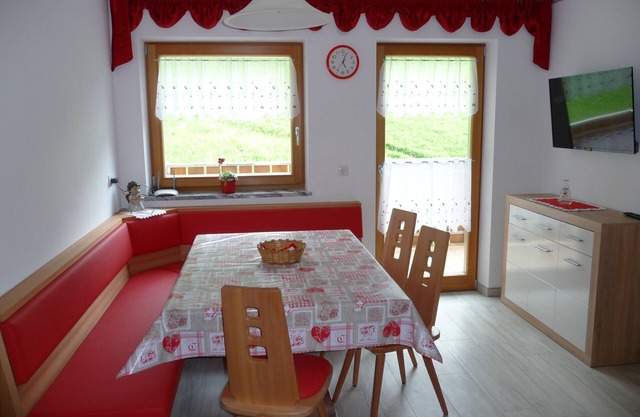 Apartment 'Pirchahof Alpenglühn' mit Bergblick, gemeinsamer Terrasse und WLAN