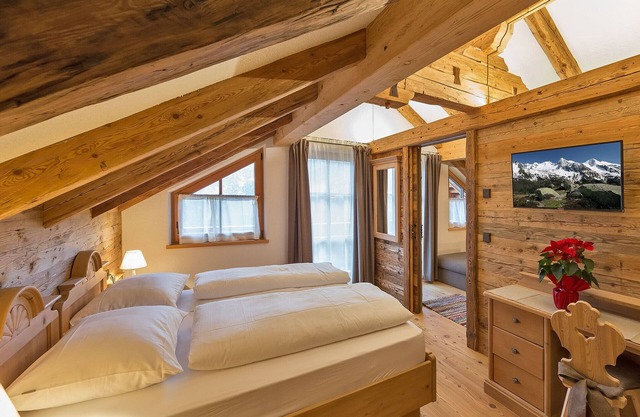 Ferienwohnung Piz da Peres - Geiselsberg mit Bergblick, Pool, Sauna, WLAN & Garten