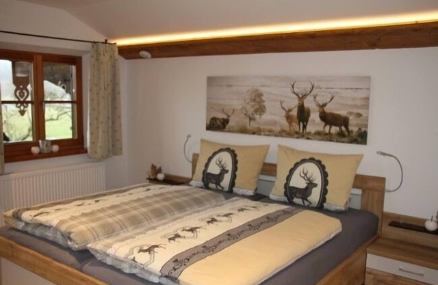 Ferienwohnung Platzhirsch 50qm, 1 Schlafzimmer, Wohnzimmer., Balkon, WLAN, 2 P.