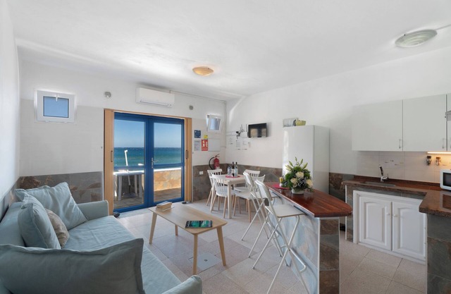 Ferienwohnung 'Playa Azul - 3' mit Meerblick, Privatterrasse und Wi-Fi