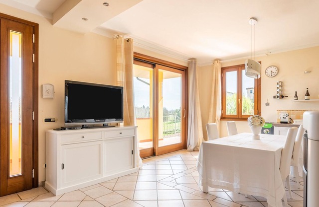 Ferienwohnung Porzione di Villa in der Toskana mit Seeblick, WLAN, Garten und Terrasse