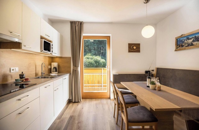Ferienwohnung "Pramstaller Dolomiten" mit Bergblick, WLAN, Balkon und Garten