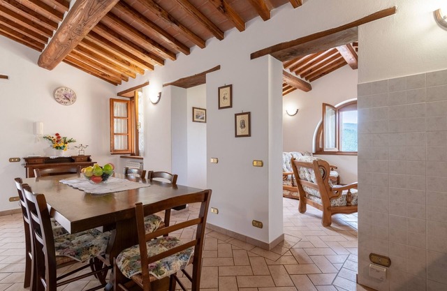 Ferienwohnung 'Pugnano Alto- Girasole' mit Gemeinschaftspool, privater Terrasse und WLAN