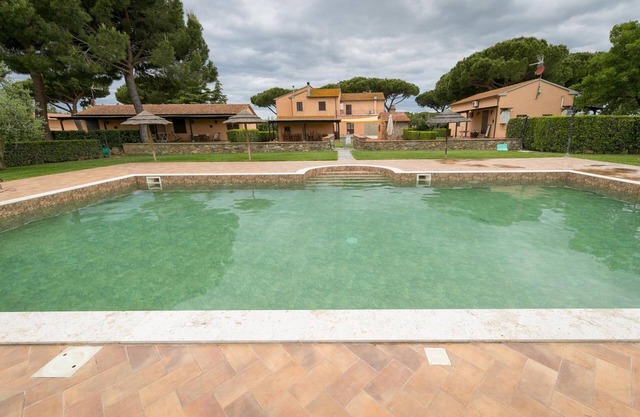 Apartment 'Quercia' with Shared Pool, Wi-Fi and Air Conditioning