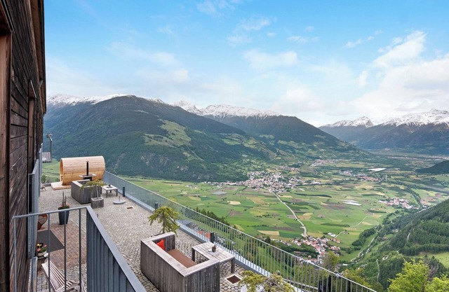 Ferienwohnung 'Röfen Weströfen' mit Bergblick, Gemeinschaftsterrasse und Wi-Fi