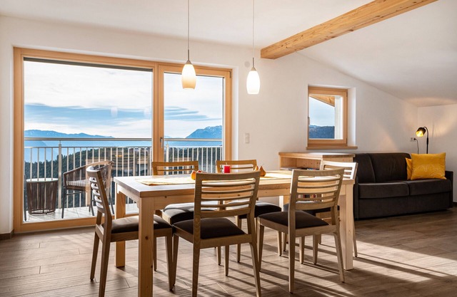 Ferienwohnung "Reiterhof Flora" mit Bergblick, Privatem Garten und WLAN