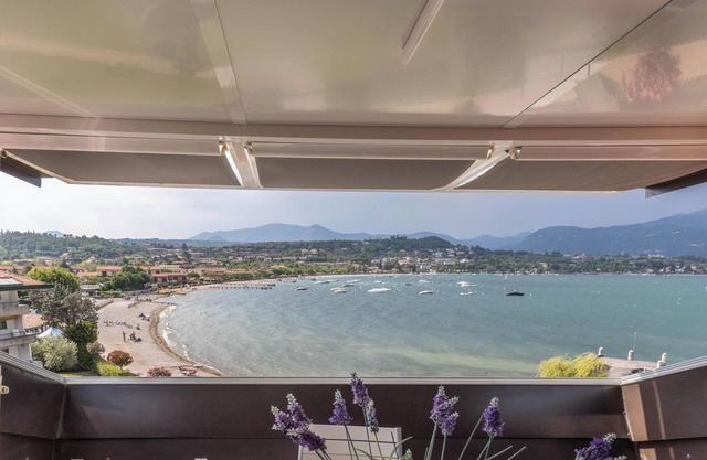 Ferienwohnung 'Residence Gigi Complex' mit Seeblick, Terrasse und WLAN