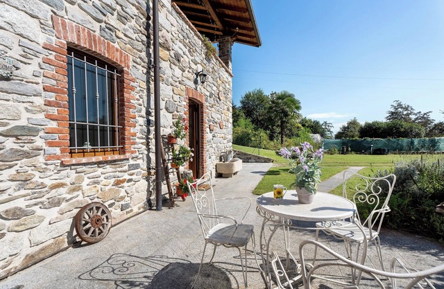 Ferienwohnung 'Res Jasmine- Appartamento Yellow' mit Bergblick, Gemeinschaftsgarten und Wi-Fi