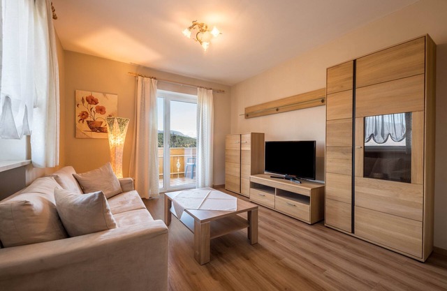 Ferienwohnung "Residenz Kronstein - 5" mit Balkon, Garten, Bergblick & WLAN