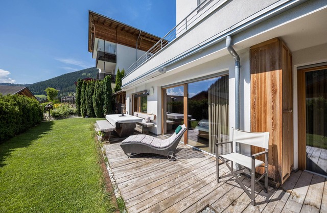 Ferienwohnung 'Residenz Latemarblick' mit Bergblick, privater Terrasse und Whirlpool