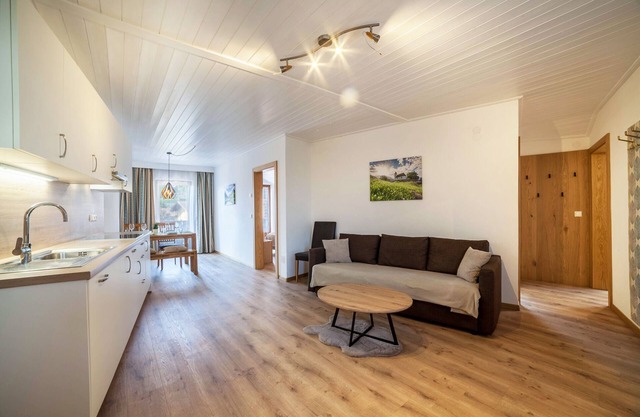 Apartment 'Residence Alpina Family Nr 10' mit Gemeinschaftspool, Balkon und WLAN
