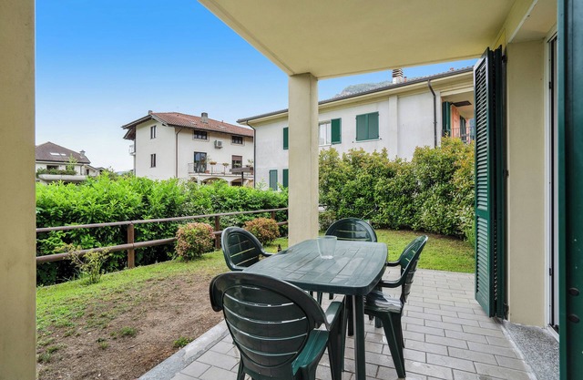 Ferienwohnung Residence Camelie - Mazzini 2 mit Bergblick, Garten und WLAN