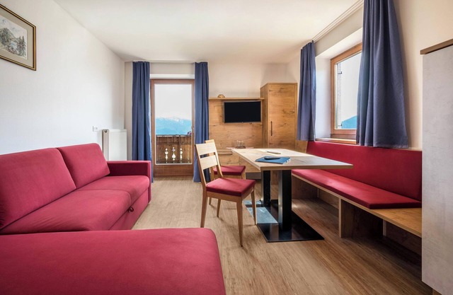 Ferienwohnung "Residenz Condor Rosengarten" mit Bergblick, Sauna, WLAN & Garten