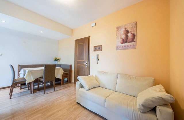 Ferienwohnung "Residenz Kronstein - 2" mit Terrasse, Gemeinschaftsgarten, Bergblick & WLAN