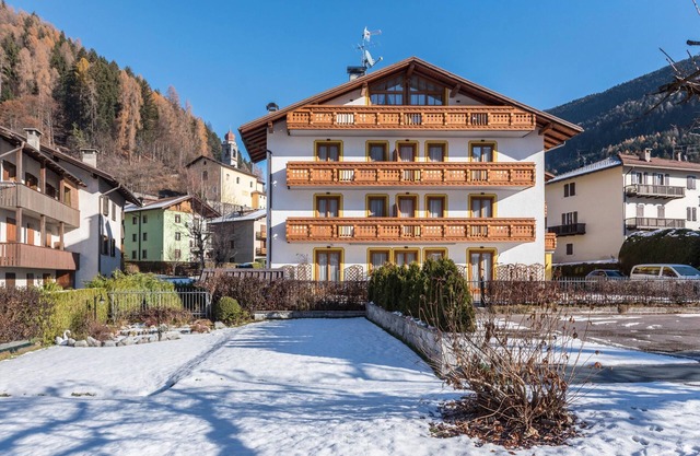 Ferienwohnung "Residence Park Imperator Bilocale" mit Balkon, Gemeinschaftsgarten und Bergblick