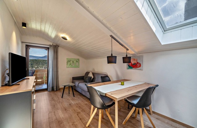 Ferienwohnung "Residenz Kronstein - 9" mit Gemeinschaftsgarten & Bergblick