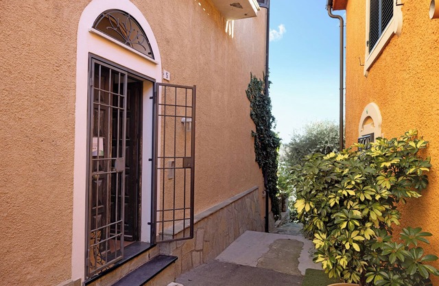 Ferienwohnung "Residenza Stoechas White" mit WLAN, Garten und Terrasse