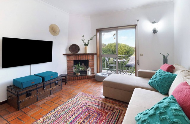Ferienwohnung 'Retro Beach House Moledo' mit Bergblick, WLAN und Klimaanlage