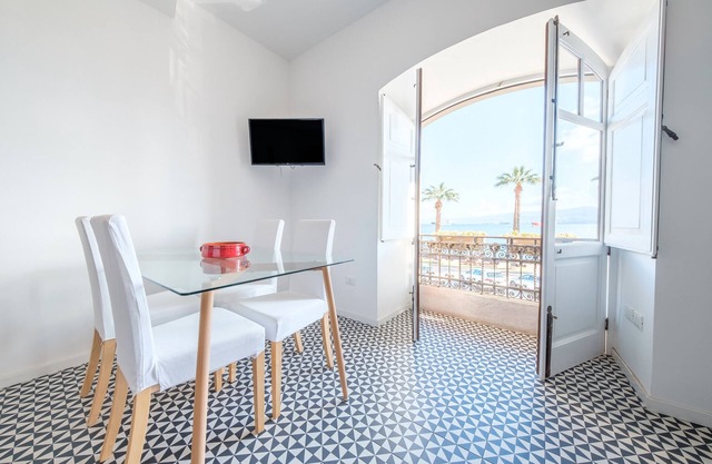 Ferienwohnung 'Rinaldo' mit Meerblick, Wi-Fi und Klimaanlage