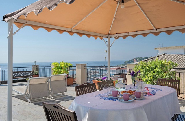 Ferienwohnung 'Riviera Mare' mit Meerblick, privater Terrasse und WLAN