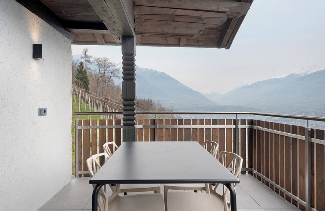 Ferienwohnung 'Rosalia' mit Bergblick, Gemeinschaftspool und Wi-Fi