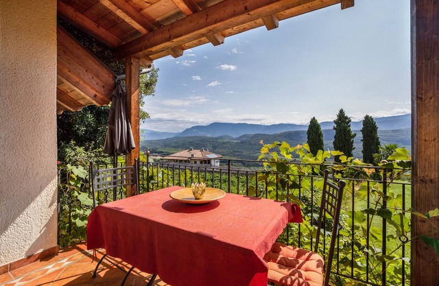 Ferienwohnung 'Rosengarten' mit Bergblick, privater Terrasse und Wi-Fi