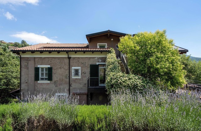 Ferienwohnung Rosmarino mit Bergblick, Garten, Gemeinschaftspool und WLAN