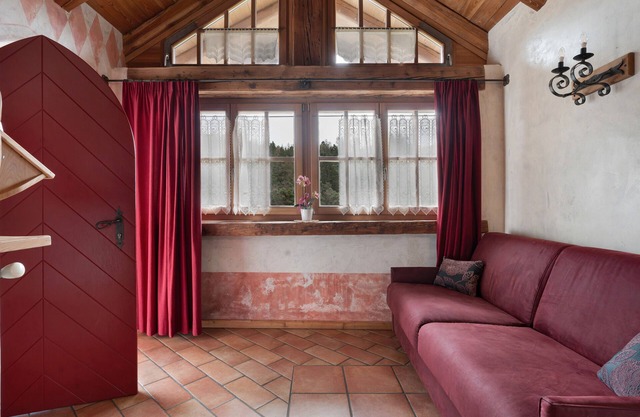 Ferienwohnung 'Royal Gala' mit Bergblick, Gemeinschaftsgarten und Wi-Fi