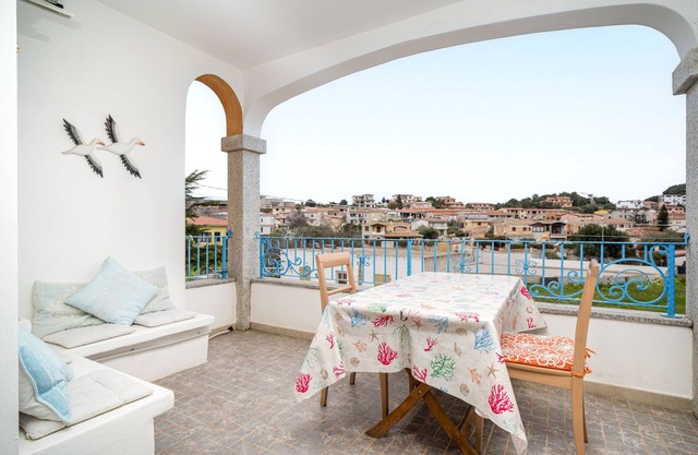 Ferienwohnung 'S'ercole Superior' mit Blick auf das mittelalterliche Dorf und privater Terrasse