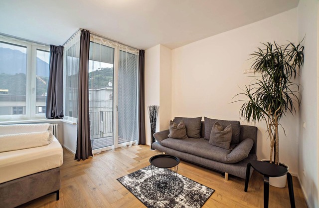 Neu renovierte charmante Ferienwohnung "Sabine K" mit Bergblick, Klimaanlage, WLAN, Balkon