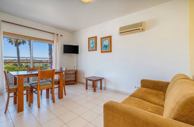 Apartment 'Santa Teresinha A' with Shared Pool, Wi-Fi and Air Conditioning