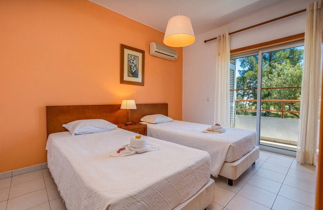 Apartment 'Santa Teresinha C' with Shared Pool, Wi-Fi and Air Conditioning