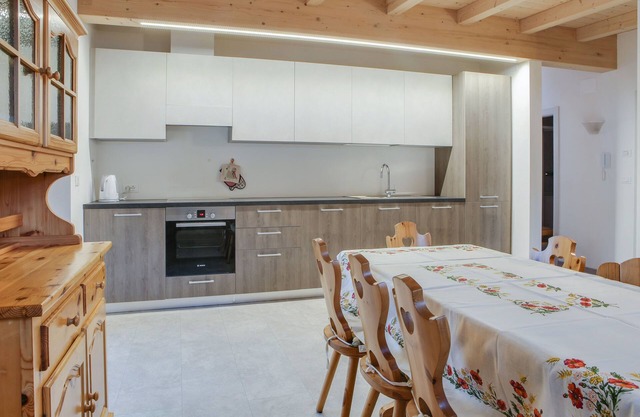 Ferienwohnung Sas Lonch mit Bergblick, WLAN & Garten