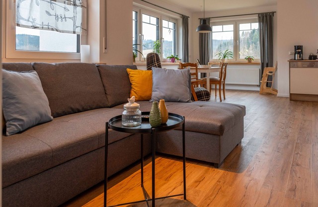 Ferienwohnung 'Sauerland' mit Bergblick, privater Terrasse und Wi-Fi