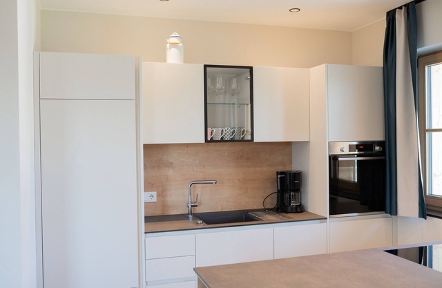 Ferienwohnung "Schlosshof Himml" mit Bergblick, privater Terrasse und WLAN