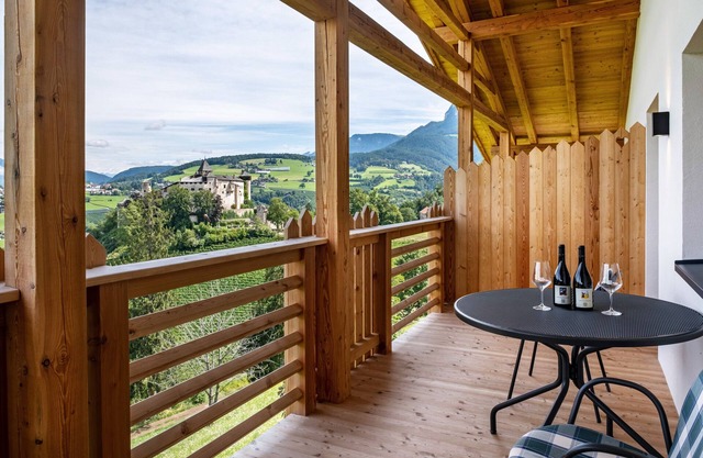 Ferienwohnung "Schlosshof Hänsel und Gretel" mit Bergblick, Balkonen und WLAN