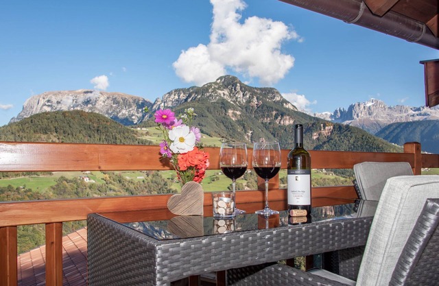 Ferienwohnung "Schlern - Heigler Hof" mit Bergblick, WLAN, Balkon, Sauna & Terrasse