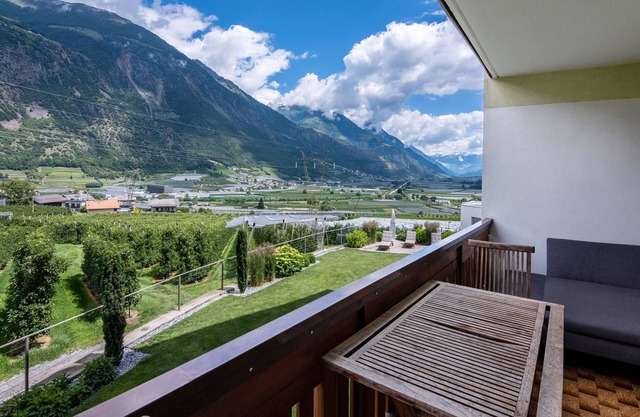 Ferienwohnung 'Schlossblick' mit Bergblick, Gemeinschaftsgarten und WLAN