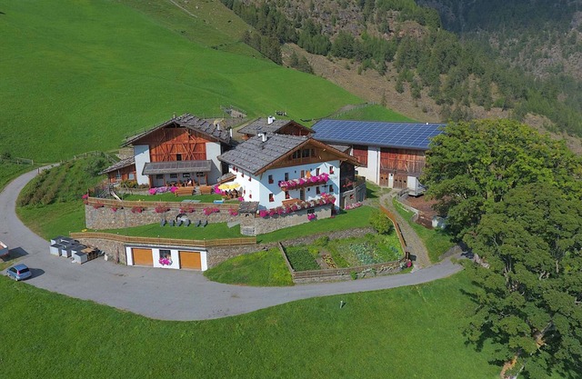 Ferienwohnung 'Schnatzhof Adlerhorst' mit Bergblick, privater Terrasse und WLAN