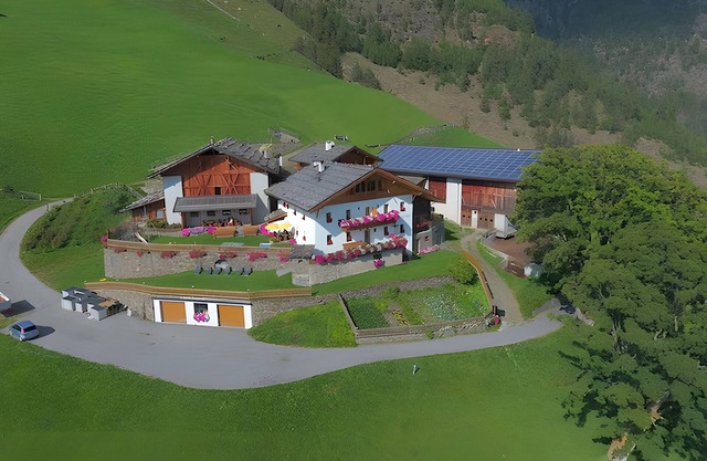 Ferienwohnung 'Schnatzhof Schwalbennest' mit Bergblick, Gemeinschaftsterrasse und WLAN