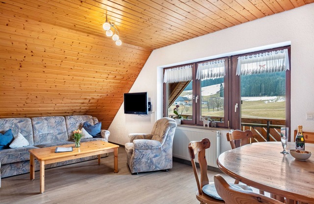 Ferienwohnung 'Schöne Aussicht, 60qm' mit Gemeinschaftsgarten, Balkon und Wi-Fi