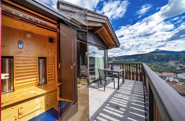 Ferienwohnung "Schwarzhorn": Bergblick, Infrarotsauna und freistehende Badewanne
