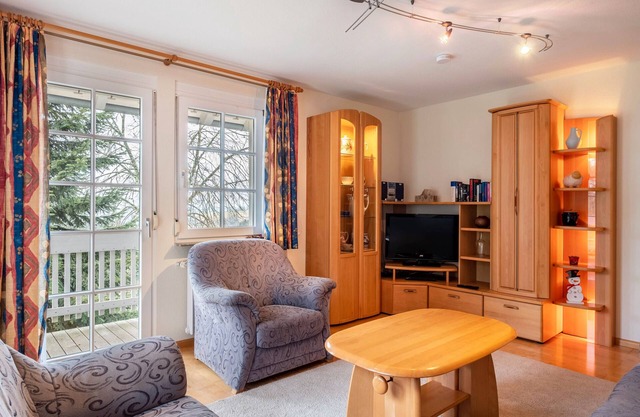 Ferienwohnung 'Schwarzwaldblick' mit Bergblick, Gemeinschaftspool und Gemeinschaftsgarten