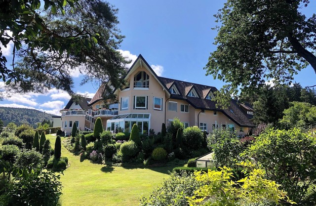 Premium-Apartment, Pool, Saunen, 5 Min. zum See, Feldberg 15 Min. mit Auto,