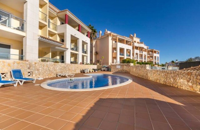 Apartment mit Meerblick, Schwimmbad 400m vom Strand Olhos de Agua, Albufeira